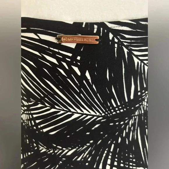 Michael Kors MICHAEL black & white haulter swimsuit ☀️ - Picture 6 of 12